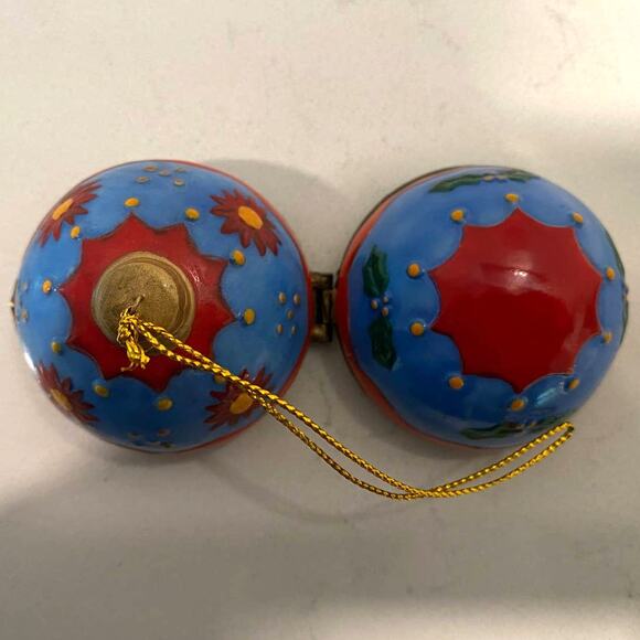 Vintage Christmas  Porcelain Hinge Ornament Trinket Box Holiday Decoration - Picture 3 of 6